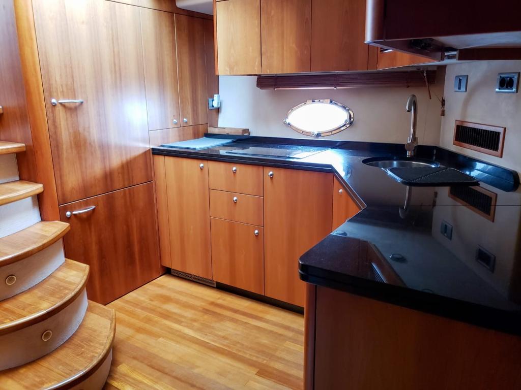 SUNSEEKER YACHT 72 FEET