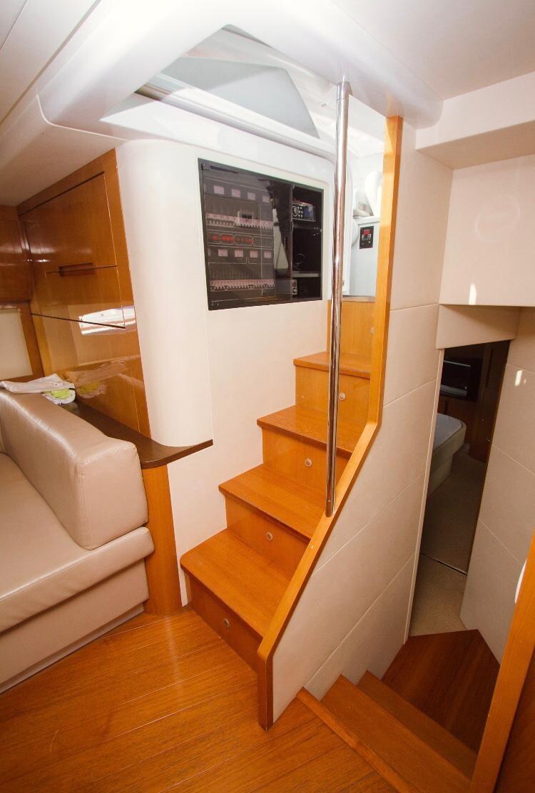 PERSHING YACHT 56 FEET