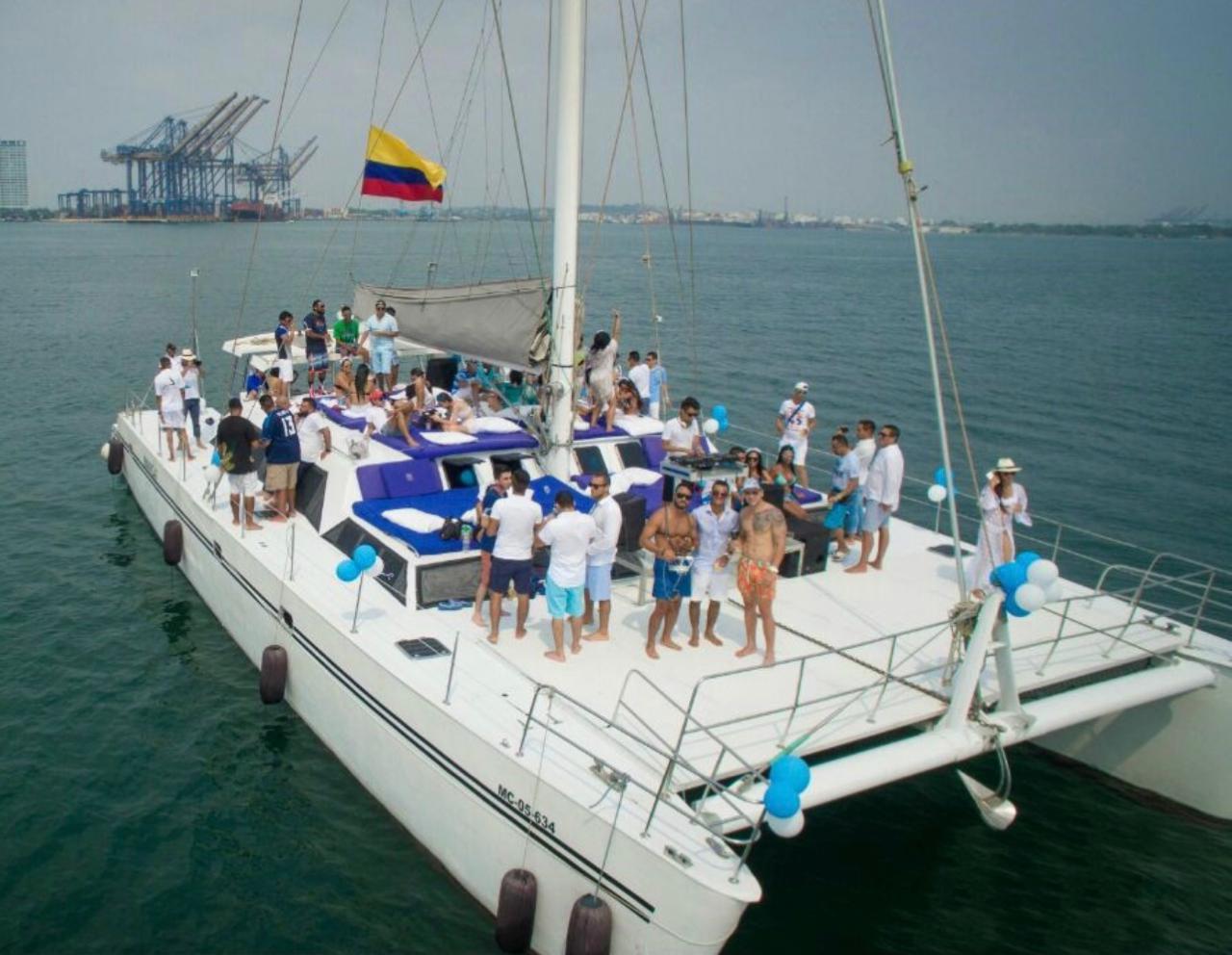 CATAMARAN 65 FEET